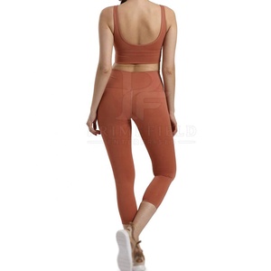 Ensemble de yoga couleur unie sans couture, haut court taille mi-haute et leggings longs 2 pièces, respirant, écologique, en Spandex/Nylon - Product Image 2