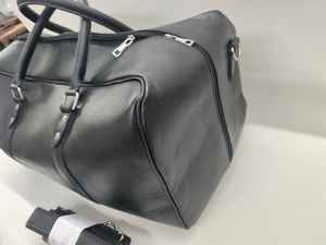 Bolsa de Viaje de Cuero 100% Genuino con Forro de Poliéster y Cierre de Cremallera para Logotipo Personalizado, Color y Tamaño Personalizables - Product Image 2