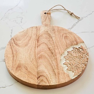 Planche à découper artisanale en bois d'acacia avec incrustation florale aux deux coins, surface lisse et durable, plateau de service alimentaire sûr - Product Image 5