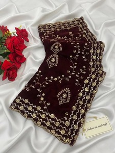 Superbe dupatta de mariée en velours bordeaux avec broderie florale Zari dorée, châle de mariage, accessoires pour mariages pakistanais - Product Image 2