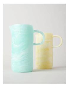 Taza Decorativa Hecha a Mano de Resina con Acabado Artístico Único para Colecciones de Boutique - Product Image 1