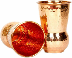 Taza de cobre de estilo ecológico con tonos cálidos y un diseño orientado al bienestar, diseñada para el cuidado personal y la nutrición diarios. - Product Image 1