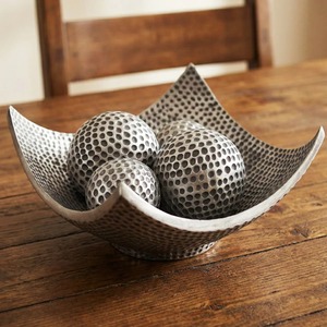 ชามโลหะตกแต่งทำมือ ดีไซน์เจาะรู สไตล์มินิมอล ของตกแต่งบ้าน - Product Image 1