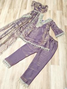 Salwar Kameez Moderno para Mujer de Dhwaja Export en Tela Fendy con Bordado de Lentejuelas y Encaje |   Secado Rápido - Product Image 5