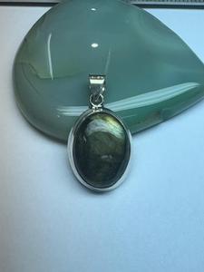 Pendentif Charme Géométrique en Labradorite Naturelle Multicolore Faite à la Main, Sertie en Argent 925 Style Vintage, Cadeau pour Femme - Product Image 5