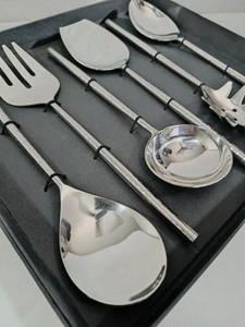 Ensemble de serveurs à salade modernes en acier inoxydable poli miroir, robustes et écologiques, pour la restauration et les événements - Product Image 6