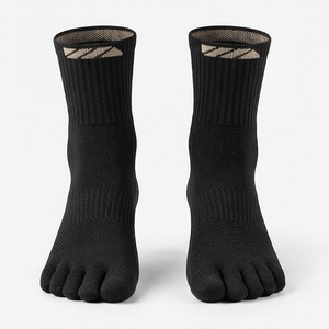 Chaussettes de sport noires pour hommes à 5 orteils, tricotées, respirantes, en Spandex et Polyester, style uni pour l'été - Product Image 1