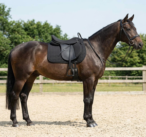 Selle de saut légère en synthétique 15"-18" durable pour l'équitation anglaise, équipement d'équitation pour concours de saut - Product Image 5