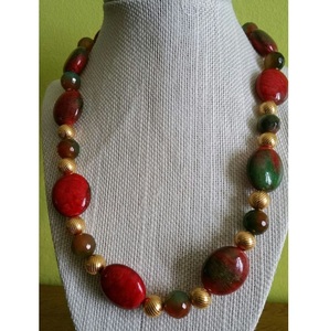 Collier ovale en résine turquoise, perles polies, bijoux artisanaux naturels pour les soirées, par Curio Craft - Product Image 5