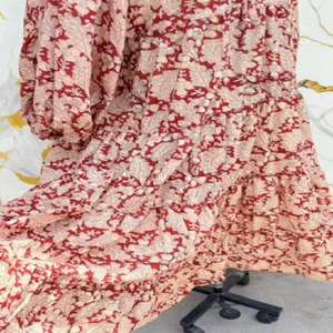 Vestido largo con estampado de jardín, cuello en V, diseño artístico hecho a mano, mangas con volantes, capas fruncidas, tela ligera, femenino, moderno, 100% algodón. - Product Image 6