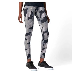 Pantalons de yoga personnalisés de style camouflage haut de gamme pour femmes, offrant une grande élasticité et un confort supérieur, avec un motif imprimé décontracté - Product Image 1