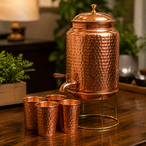 Distributeur d'eau en cuivre martelé fait main avec support et 4 verres en cuivre pour boissons, idéal pour la maison, l'hôtel, le restaurant, vente en gros - Product Image 2