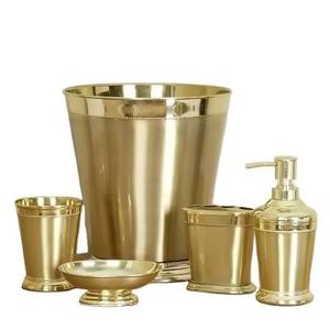 Ensemble d'accessoires de salle de bain en métal design avec porte-brosse à dents - Product Image 2