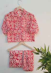 Conjunto de pijamas familiares 100% algodón estampado a mano |   Ropa de dormir a juego para adultos y niños |   Ropa de dormir de manga corta con botones - Product Image 5