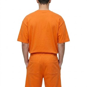 Conjunto de Salón para Hombre al por Mayor, Color Naranja, Ajuste Relajado, Camiseta y Pantalones Cortos de Algodón Premium, Ropa de Resort, Esenciales Minimalistas de Verano - Product Image 4