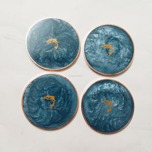 Dessous de verre luxueux en résine époxy bleue avec incrustation de poisson en cuivre et garniture en or rose Dessous de verre rond fait à la main de qualité supérieure pour la décoration intérieure - Product Image 3