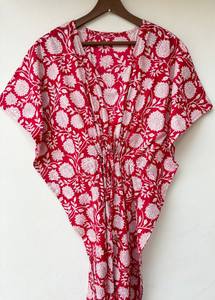 Robe maxi en coton kaftan à fleurs rouges indiennes, style hippie, pour la plage, pour femmes - Product Image 6