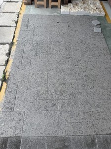 Azulejo de piedra de lava volcánica gris oscuro Precio de roca Valcanic de Italia para azulejos y adoquines al aire libre - Product Image 5