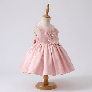 Robe de princesse en satin rose pour filles avec fleur en perles 3D faite à la main pour fête d'anniversaire, mariage, demoiselle d'honneur et séance photo TUTUPETTI - Product Image 3