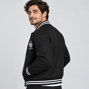 เสื้อแจ็คเก็ตวาร์ซิตี้ระดับพรีเมียมที่ให้ความนุ่มสบายด้านในและโครงสร้างที่ทนทานทันสมัย เหมาะสำหรับการสวมใส่ในชีวิตประจำวันในเมืองอย่างมีสไตล์ - Product Image 6