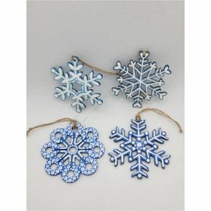 Décoration de Noël personnalisée en vrac : Pendentif flocon de neige en bois découpé au laser bleu et blanc, thème pays des merveilles hivernal, pour fête festive - Product Image 1