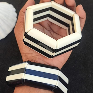 Brazalete de Resina Étnico de Primera Calidad, Ecológico y a la Moda, Inspirado en la Joyería Festiva India por Tradebyd - Product Image 1