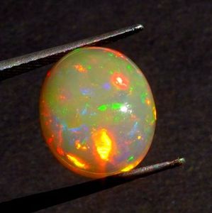 Opale d'Éthiopie Jaune Naturel, Coupe Ovale, Cabochon Certifié IGI, Effet de Couleur - Product Image 3