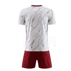 Uniforme de fútbol profesional sublimado hecho de tela de poliéster transpirable diseñado para jóvenes, adultos y equipos profesionales. - Product Image 2