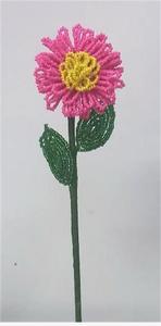 Artisanat de fleurs perlées avec pétales roses et feuilles vertes pour une utilisation décorative, style simple, art de jardin - Product Image 3