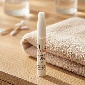 Colle liquide pour ongles, adhésif pour nail art 2g, formule UV personnalisée, marque privée OEM/ODM, colle pour ongles à presser - Product Image 3
