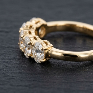 Anillo de diamantes de corte ovalado de lujo DEF VVS VS HPHT CVD cultivado en laboratorio, oro macizo, para bodas y fiestas. - Product Image 4