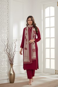 Conjunto de Kurta y Pantalón Recto de Seda Romana Color Granate con Dupatta de Algodón con Estampado Digital, Cuello Redondo, Largo hasta la Pantorrilla, Traje Étnico para Mujer - Product Image 5
