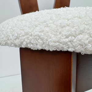 Set di 2 Sedie da Pranzo in Legno Massello con Finitura in Velluto Teddy, Schienale Incrociato con Nastro, Design Bianco Puro per Uso Domestico - Product Image 4