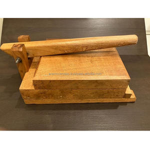 Presse à tortillas en bois artisanal au design traditionnel pour des tortillas authentiques - Product Image 1