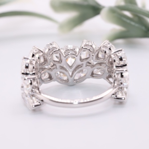 Anillo de compromiso, aniversario y boda de oro blanco con diamantes de laboratorio talla marquesa y pera, banda curva, diseño en V, chevron y múltiples filas. - Product Image 3