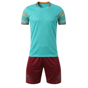 Tenues de football pour hommes et femmes, logo personnalisé sur le devant, service OEM, 100 % polyester, vente en gros d'usine, football léger - Product Image 3