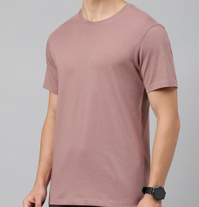 Camiseta básica de algodón para hombre OEM, de corte regular, manga corta, ligera, informal, para entrenamiento deportivo, viajes y uso diario. - Product Image 3