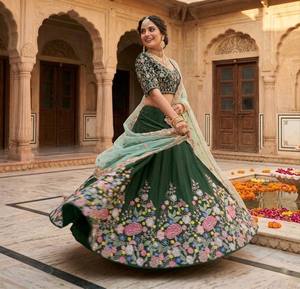 Lehenga Choli brodé floral vert de créateur avec dupatta en filet – Lehenga ethnique multicolore pour mariage et soirée - Product Image 1