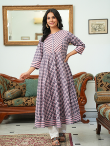 ชุดคุर्ตาอานาร์กาลีผ้าฝ้ายพิมพ์ลายดอกไม้สีชมพูทรงบาน ขายส่ง เสื้อผ้าพื้นเมืองแบบดั้งเดิม สวมใส่สบายๆ สำหรับงานเทศกาล เสื้อผ้าผู้หญิงสำหรับฤดูร้อน จัดส่งรวดเร็ว - Product Image 4