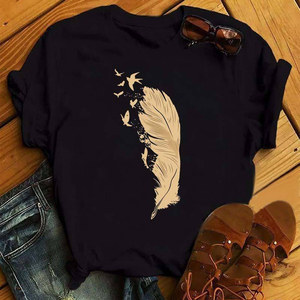 Camiseta Negra de Cuello Redondo para Mujer con Estampado de Plumas Blancas, Casual, Manga Corta, 100% Algodón, Corte Regular, Estilo Primavera-Verano - Product Image 3