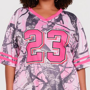 Maillot de football américain rose camouflage pour femme, coupe oversize, col en V, haut en maille sport, personnalisable, fabricant OEM - Product Image 2