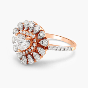 Anillo de Compromiso con Diamante en Forma de Pera en Oro Rosa, Estilo Romántico para Mujer - Product Image 1