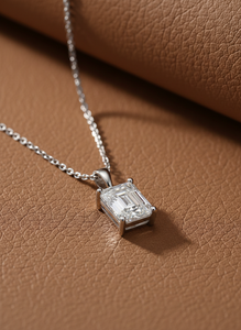 Collier pendentif tendance en argent sterling 925 avec moissanite taille émeraude et chaîne à maillons pour femme - Idéal pour mariage, fiançailles, anniversaire - Product Image 4