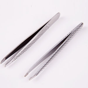 MAHFOOZ INSTRUMENTS Pince à épiler argentée pour sourcils, lot de 2 pinces à épiler obliques en acier inoxydable de haute qualité pour les poils du visage, outils de maquillage - Product Image 5