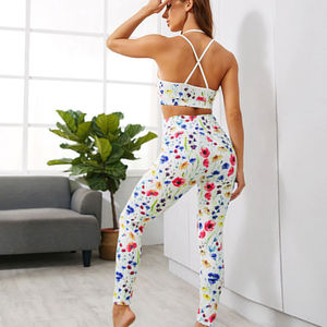 Ensemble de yoga court personnalisé avec impression par sublimation, logo OEM, séchage rapide, pour femmes, fabriqué au Pakistan, en Spandex et Polyester - Product Image 6