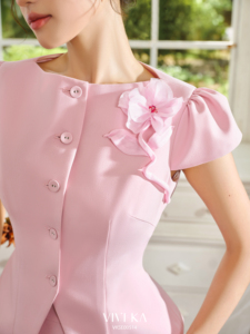 Conjunto de Dos Piezas Rosa para Mujer, Blazer con Peplum, Falda Plisada, Estilo Dulce, Primavera Verano, Manga Corta, Cuello Redondo, Color Sólido, MIA - Product Image 4