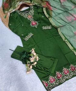 ชุดเสื้อผ้าฝ้ายปักลายทันสมัยพร้อมผ้าคลุมไหล่ สไตล์ลำลองหรูหรา ราคาขายส่ง เสื้อผ้าชาติพันธุ์ สีเขียว - Product Image 2