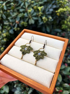 Boucles d'oreilles pendantes artisanales plaquées or, style vintage, en macramé vert, avec pierre de lune, motif feuille bohème, pierres précieuses naturelles, bijoux de mariage pour femme - Product Image 3