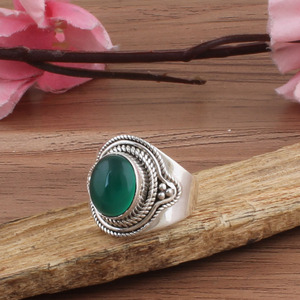 Anillo de Sello Turco Vintage de Plata de Ley 925 para Mujer, Hecho a Mano, con Ónix Verde, Gema Verde de Corte Brillante y Engaste en Bisel - Product Image 1