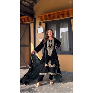 ATTRACTIVE VISCOSE VELOURS BRODERIE CODAGE SÉQUENCE TRAVAIL HAUT BAS AVEC DUPATTA VERT - Product Image 1